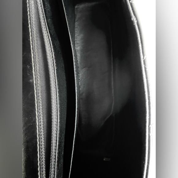 CHANEL Classic Maxi Single Flap Patent Leather • BLACK • Silver-Tone Hardware - Picture 12 of 16